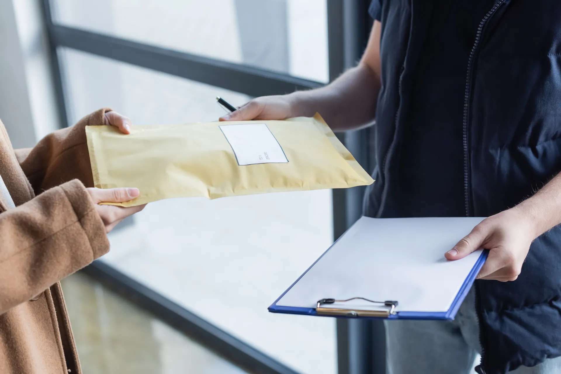 Documents and papers delivery service